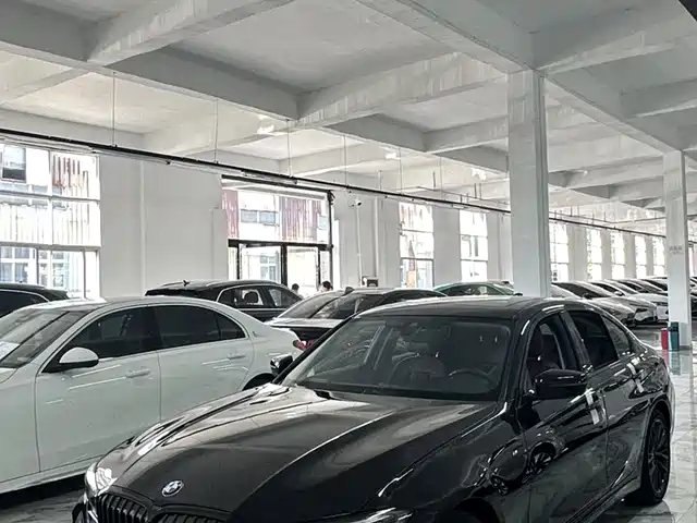 BMW 3 325i, M Чёрный спорт-пакет