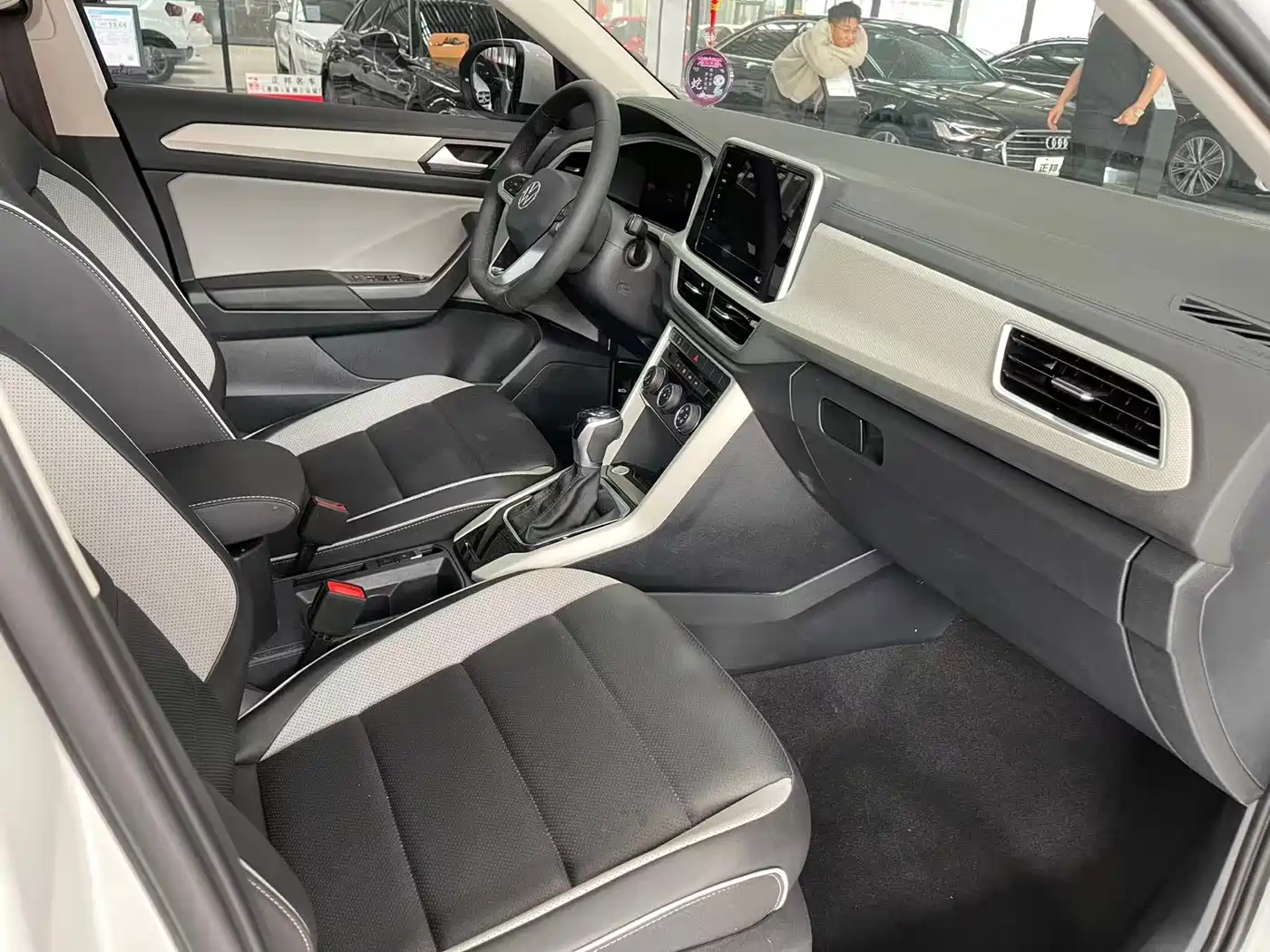 Volkswagen T-ROC 2023 280TSI DSG 2WD Time Edition фото 7