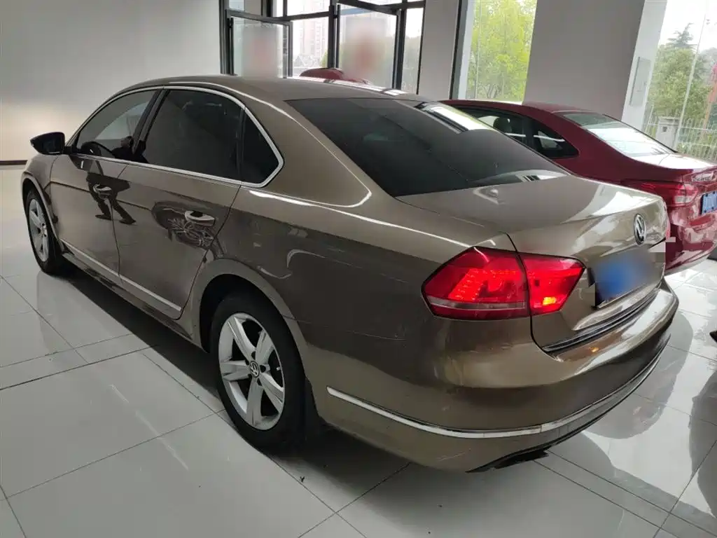 Volkswagen Passat 2014 1.8TSI DSG Executive Edition фото 5