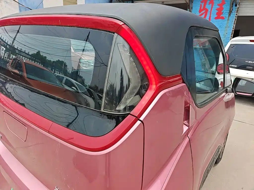 صورة 8 - Baojun E200