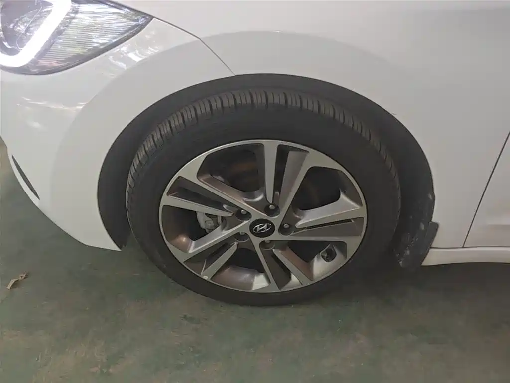 Hyundai Elantra 2016 Model 1.6L Automatic Smart Elite фото 23