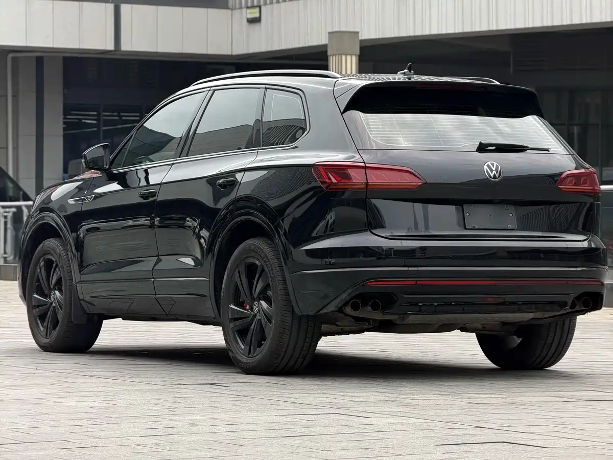 VOLKSWAGEN TOUAREG