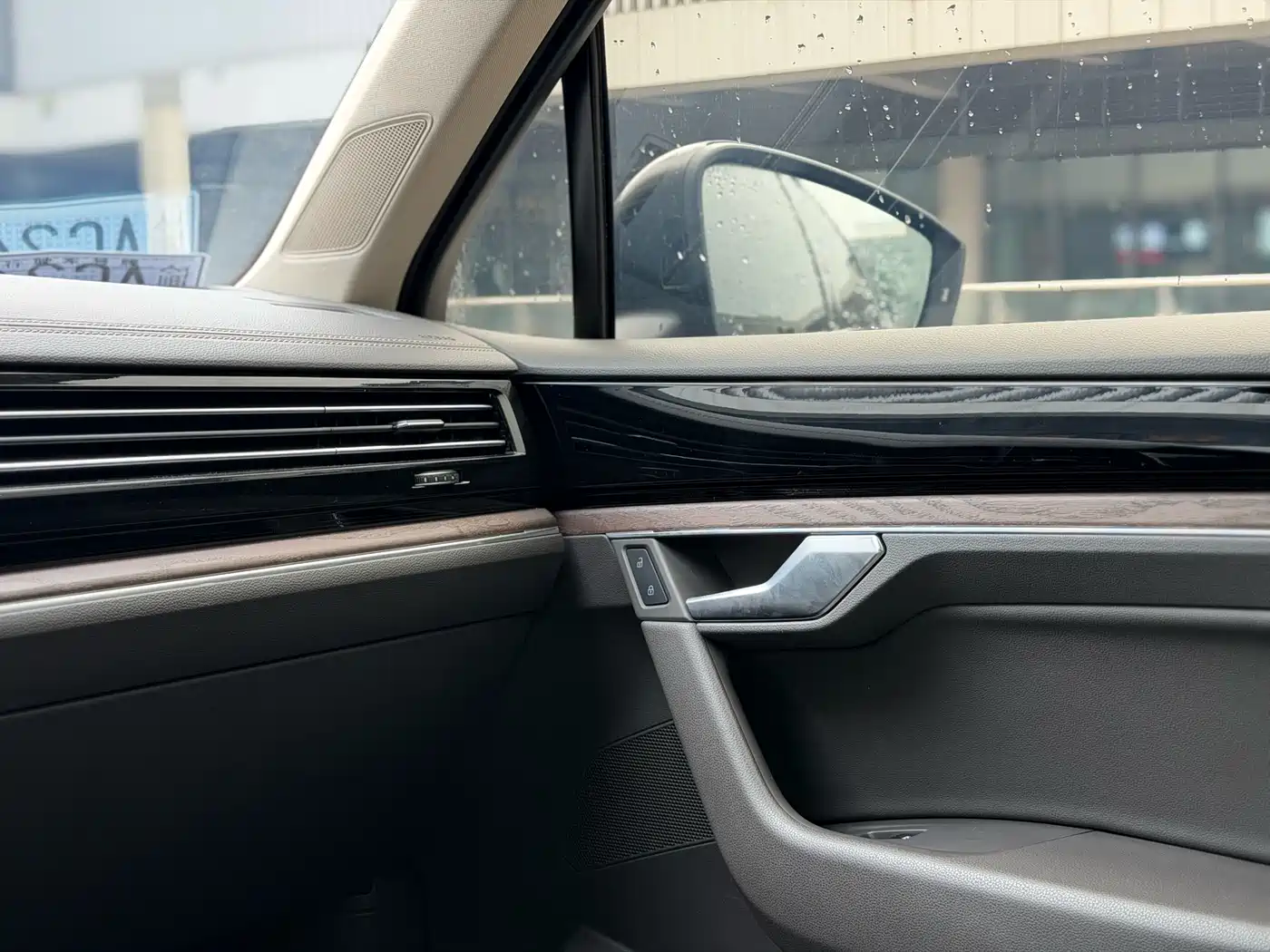 Volkswagen Touareg 2023 3.0TSI R-Line Black Sports Package фото 29