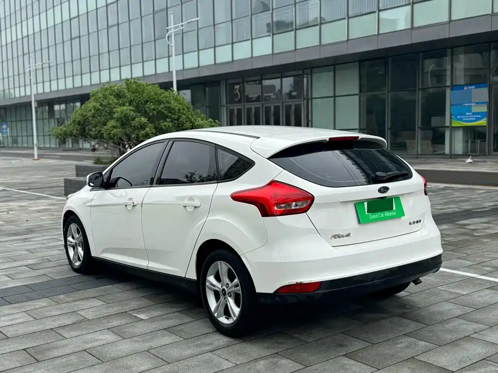 Фото 6 - Ford Focus
