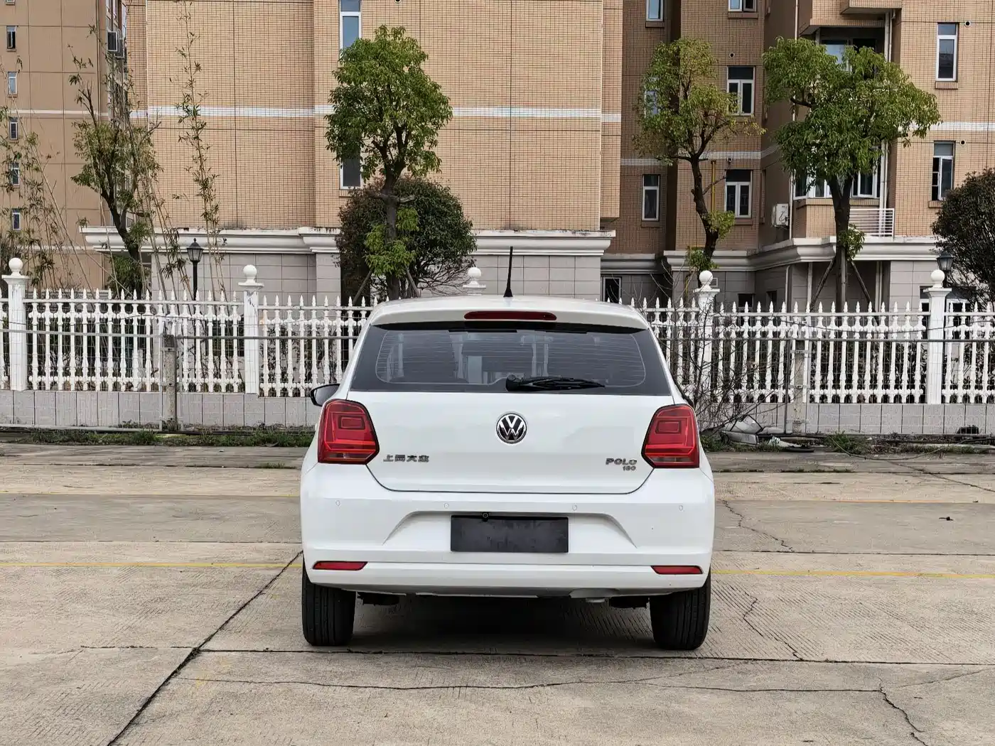 Volkswagen Polo 2016 1.6L Automatic Luxury фото 5