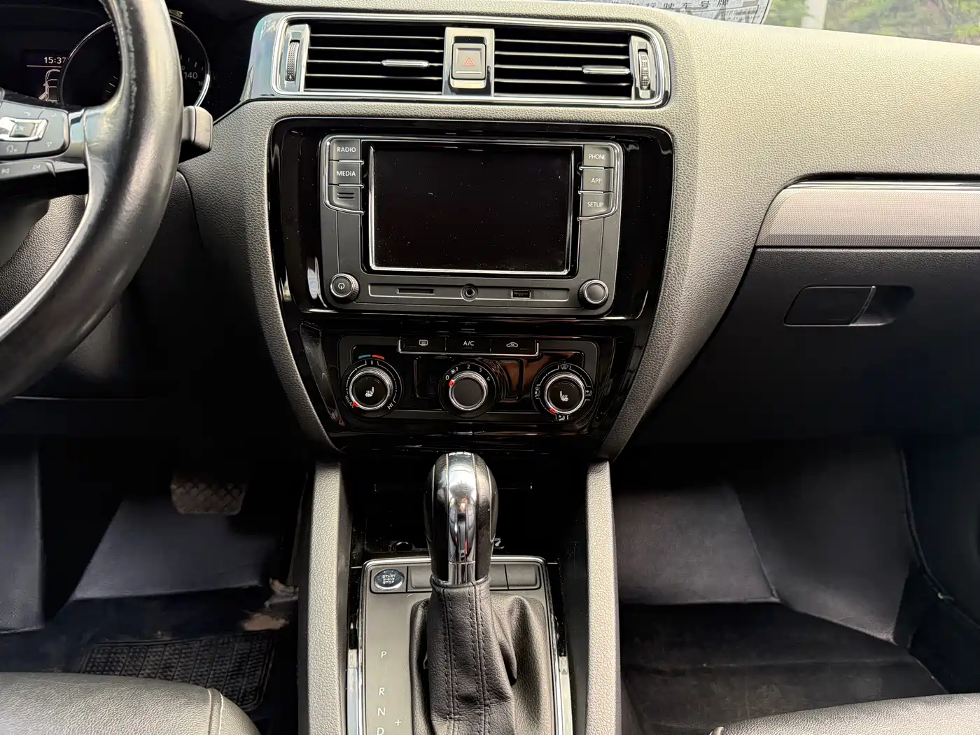 Volkswagen Sagitar 2018 180TSI DSG Premium Edition фото 11