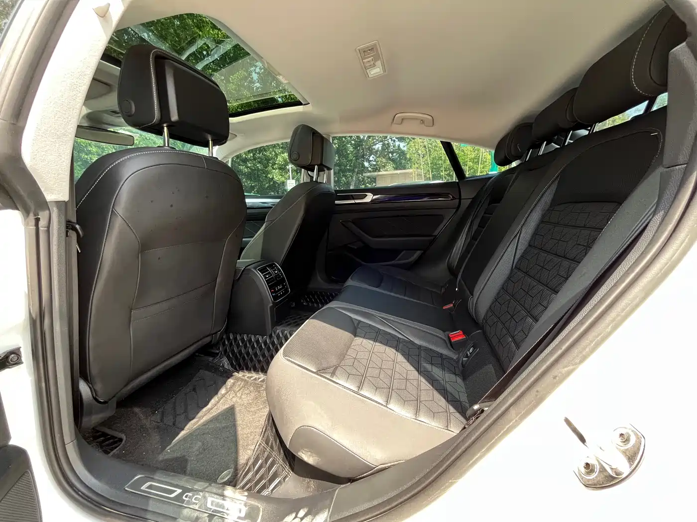 Volkswagen FAW-Volkswagen CC 2024 380TSI Eye-catching Public Sharing Edition фото 25