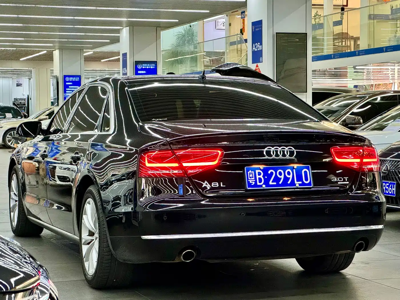 Audi A8 2011 A8L 3.0 TFSI quattro Luxury (245kW) фото 15