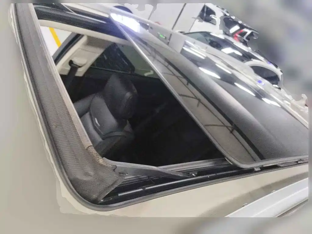 Фото 6 - Cadillac XT5