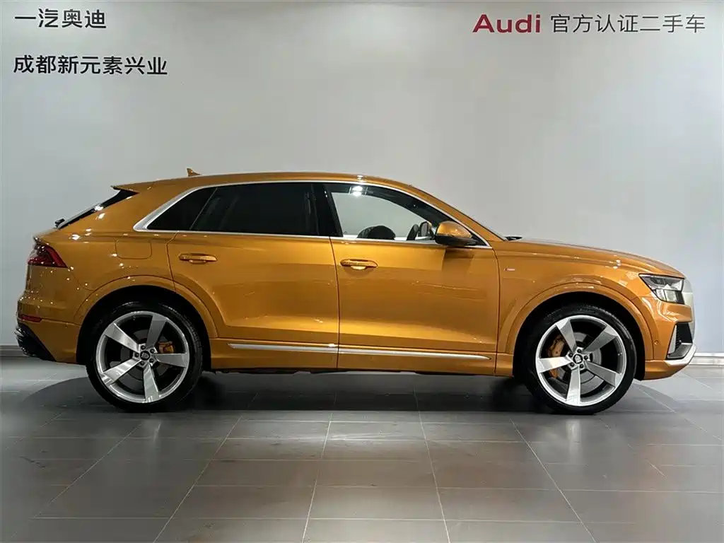 Фото 3 - Audi Q8