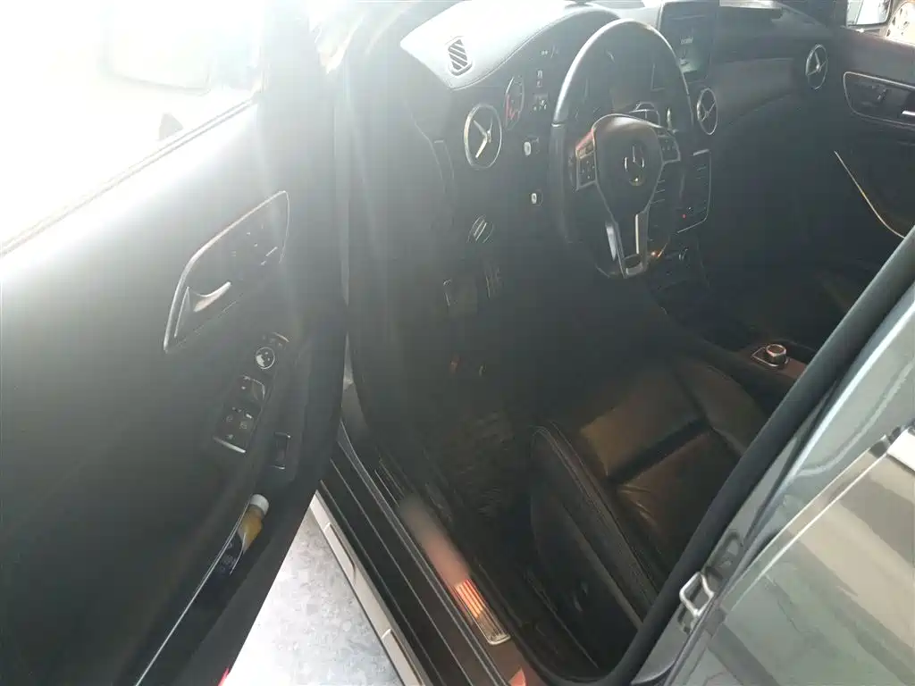 Mercedes-Benz GLA 2016 GLA 260 4MATIC Sport фото 16