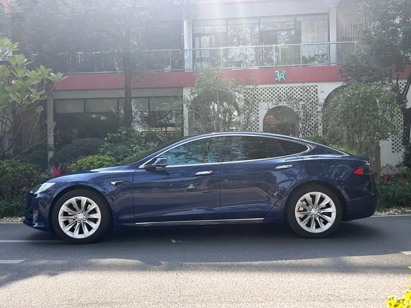 TESLA MODEL S