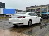 Фото 9 - Lexus ES