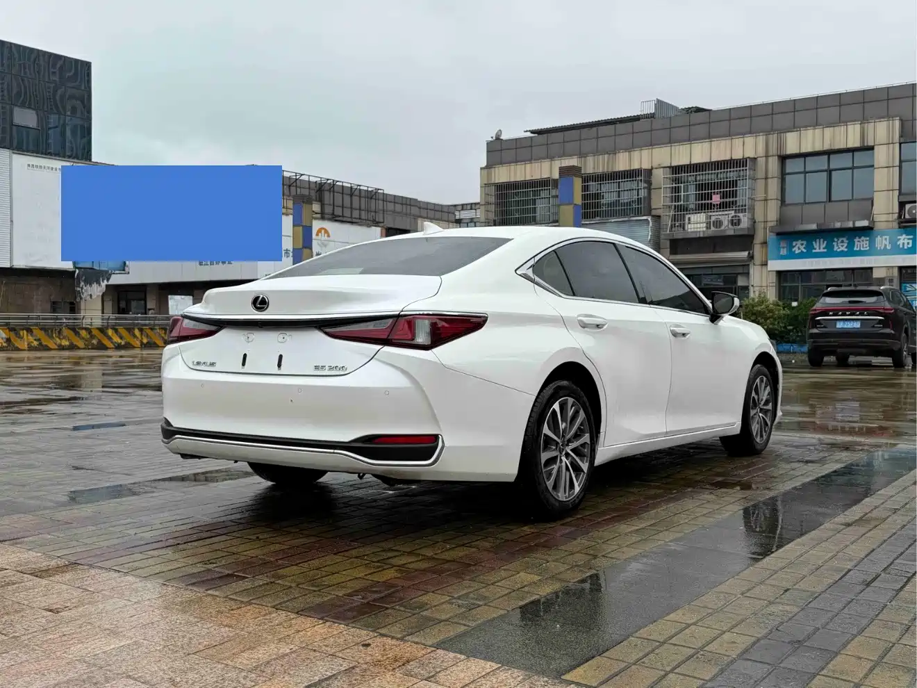 Фото 9 - Lexus ES