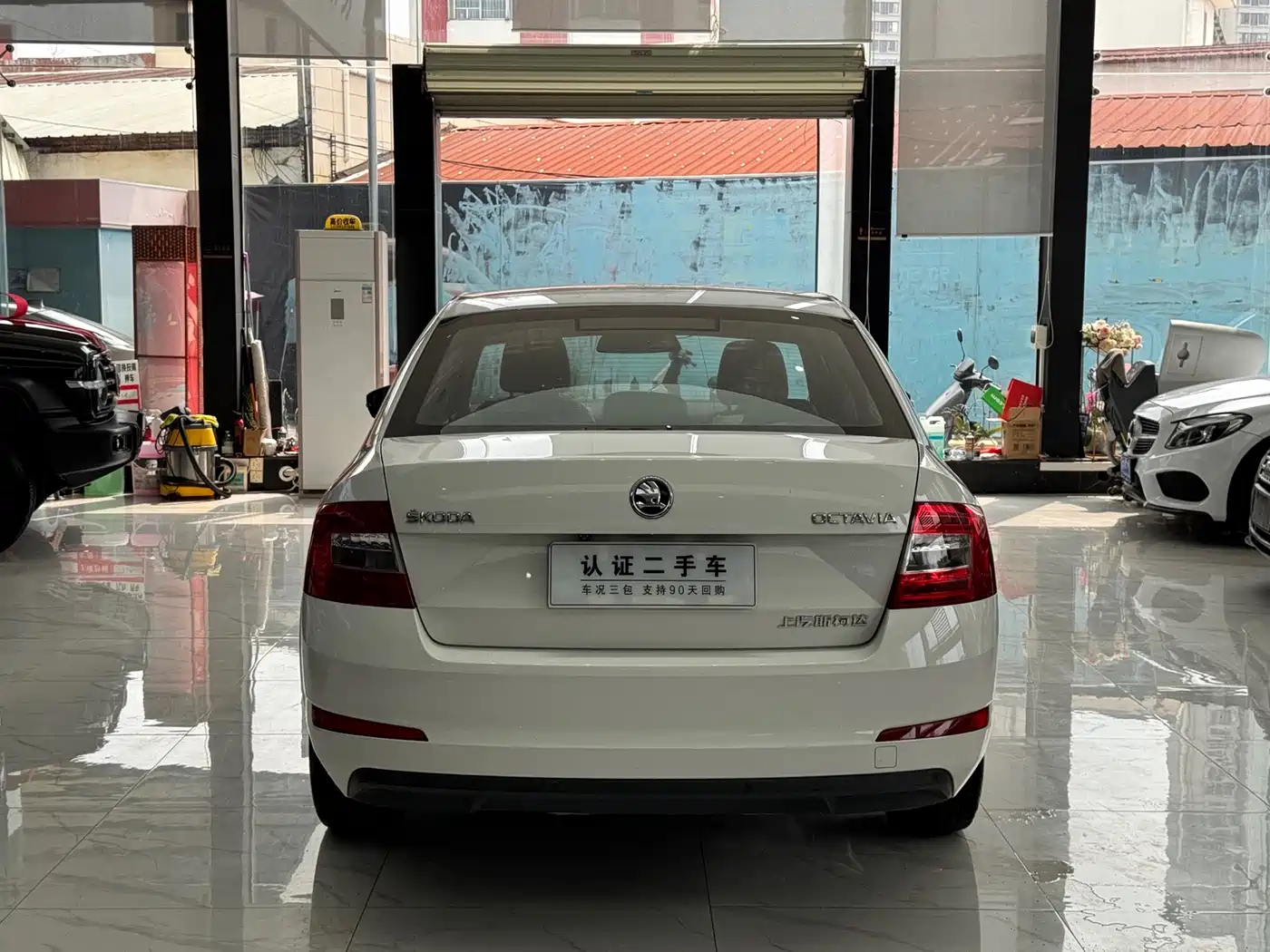 Škoda Octavia 2017 1.6L Automatic Pioneer Edition фото 4
