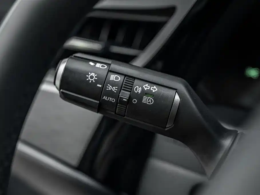 Lexus ES 2022 200 Excellence Edition фото 11