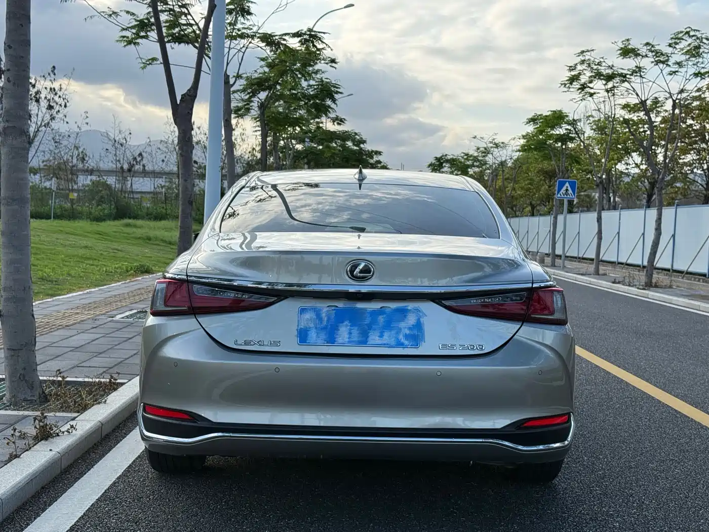 Lexus ES 2023 200 Excellence Edition фото 5