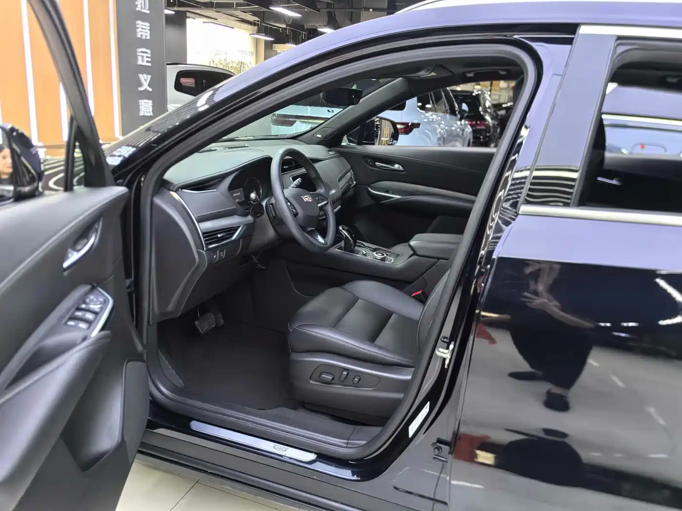 Cadillac XT4 2021 28T FWD Luxury Edition фото 4