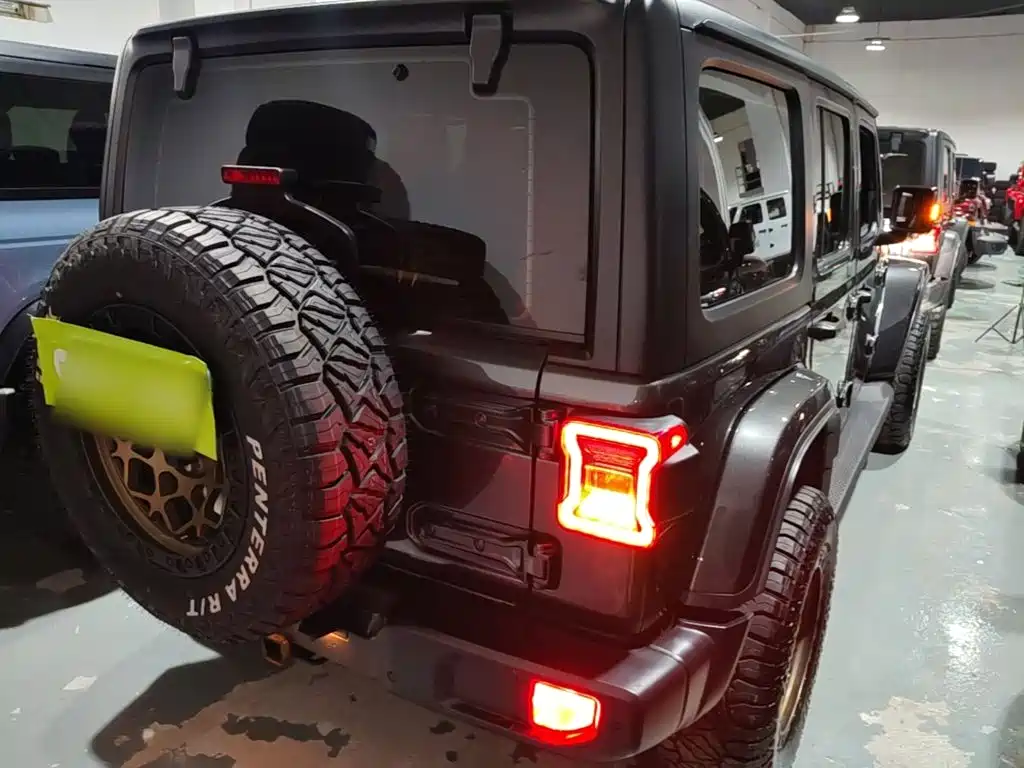 Фото 7 - Jeep Wrangler