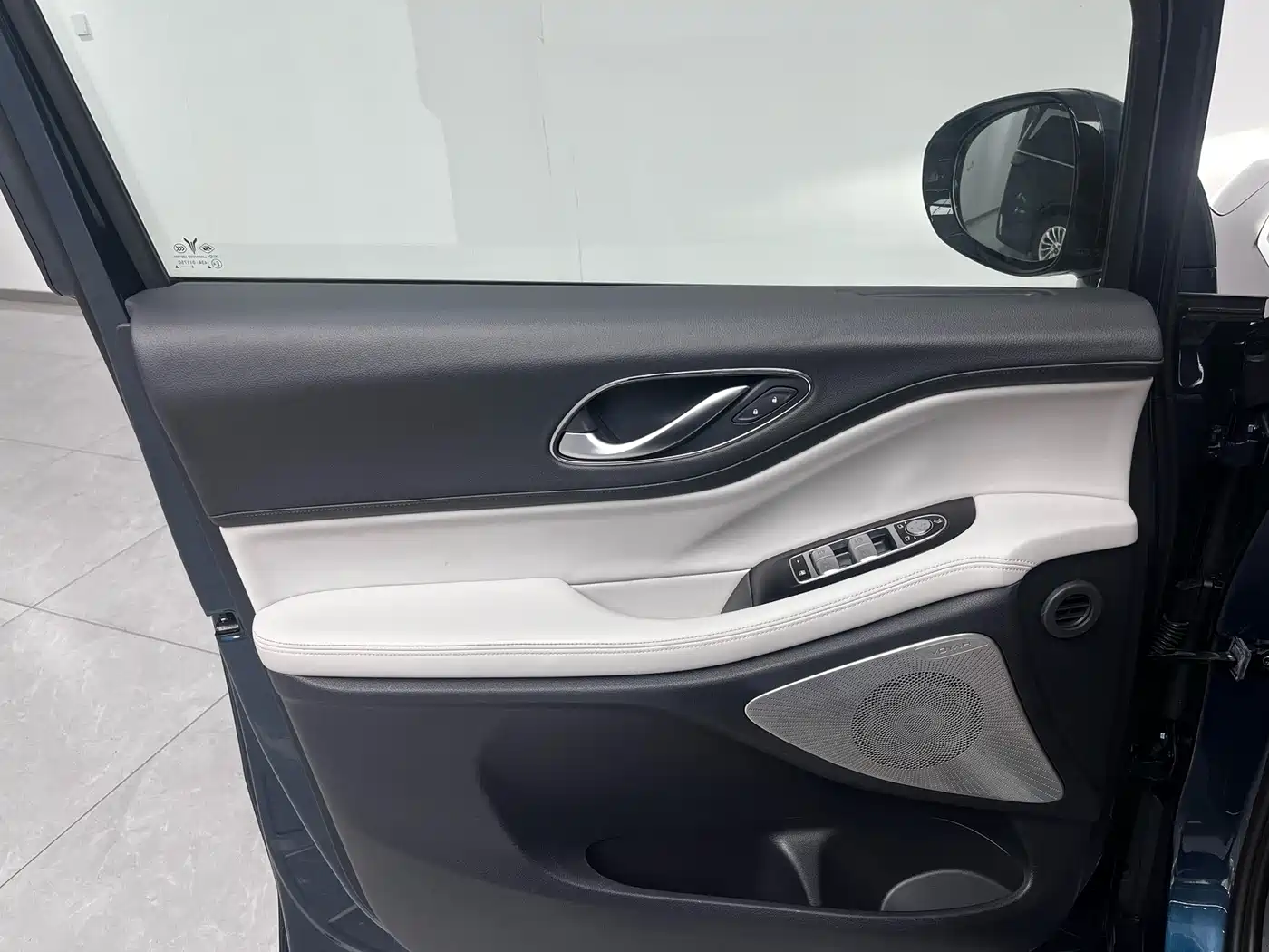 Voyah Auto Voyah Dreamer 2025 PHEV AWD Flagship Kunpeng Edition фото 4