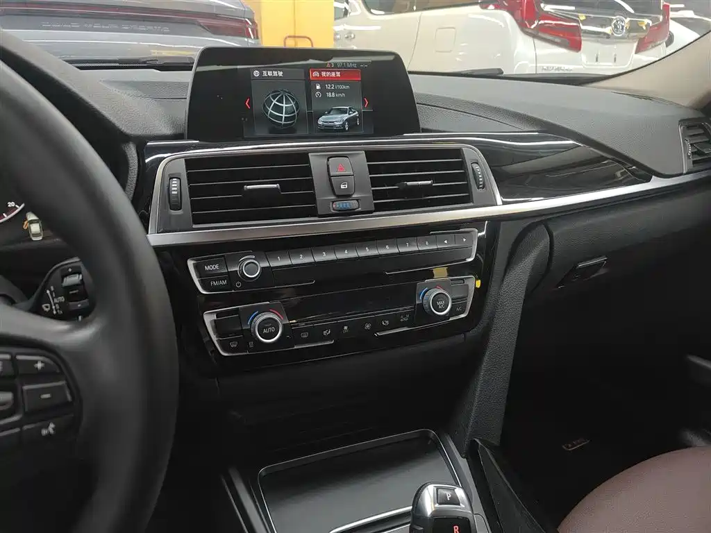 BMW 3 Series 2018 320Li Fashion Style фото 9