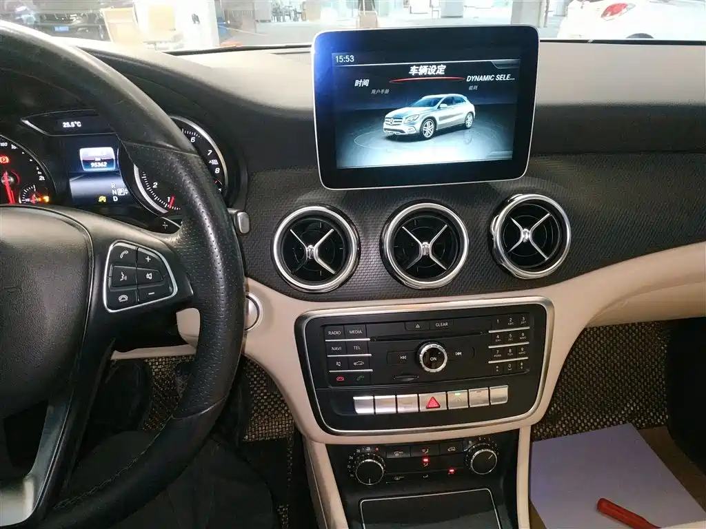 Mercedes-Benz GLA 2017 GLA 200 Dynamic фото 13