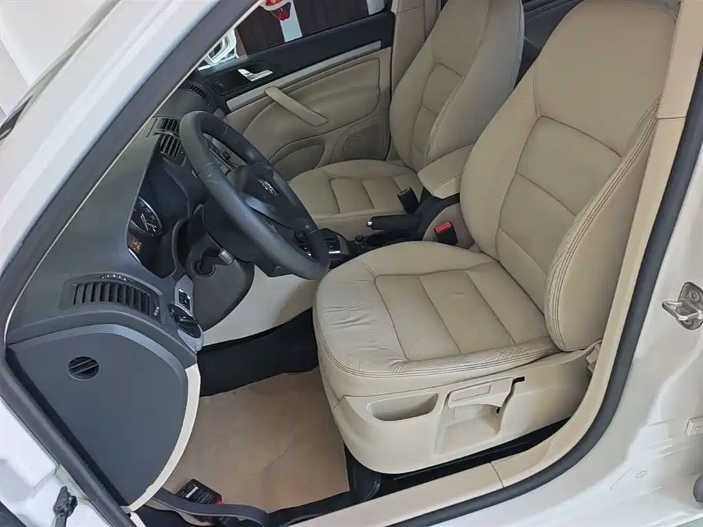 Škoda Octavia 2015 Classic 1.6L Automatic Elite Edition фото 15