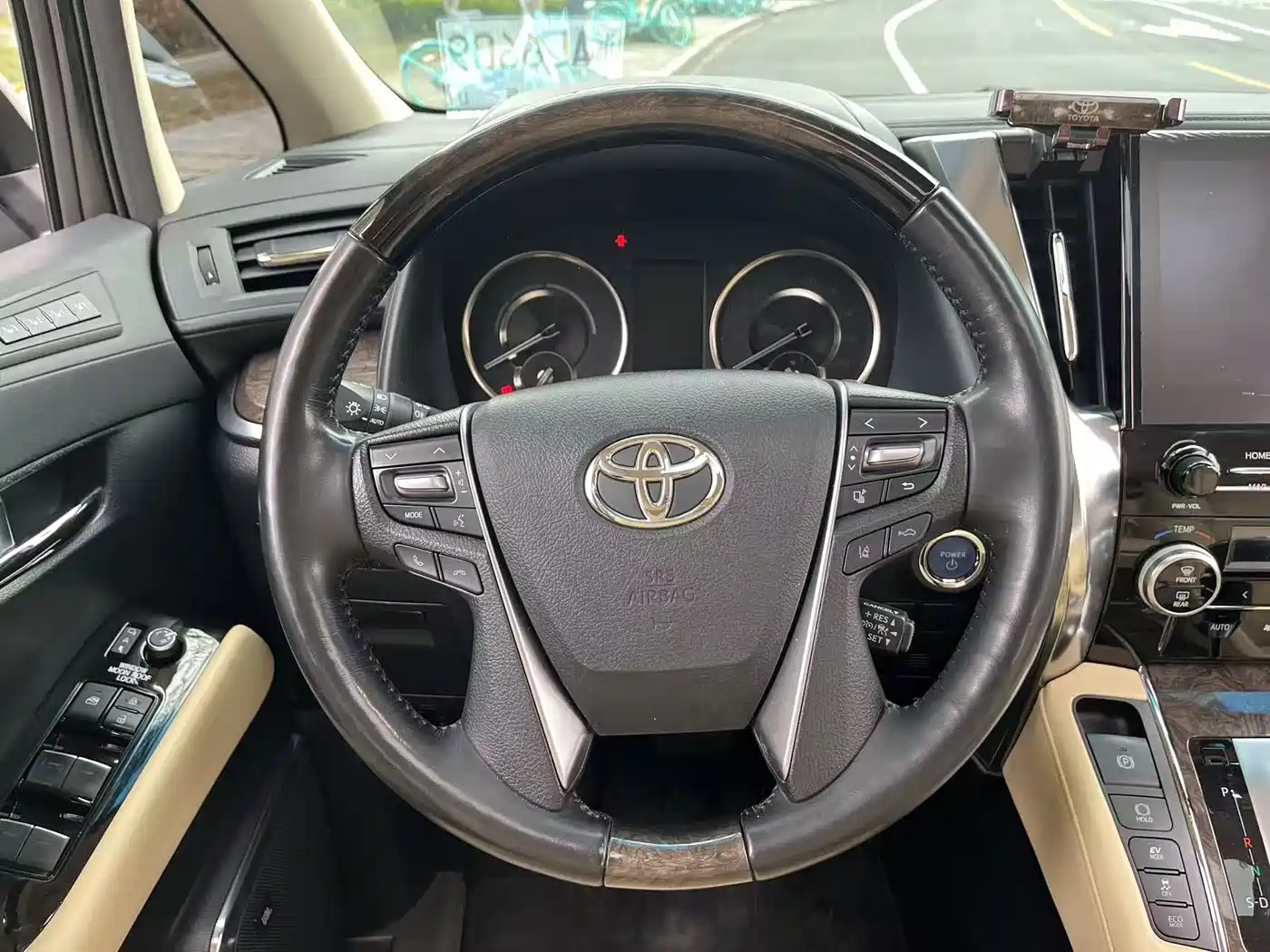 Toyota Alphard 2021 Hybrid 2.5L Premium фото 16