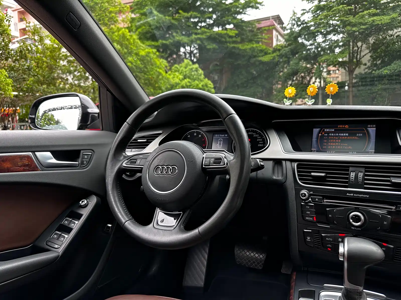 Фото 17 - Audi A4L
