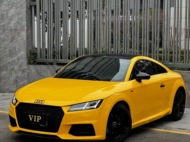 AUDI TT