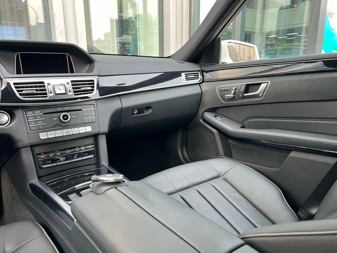 Mercedes-Benz E-Class 2015 Facelift E 260 L Sport фото 23