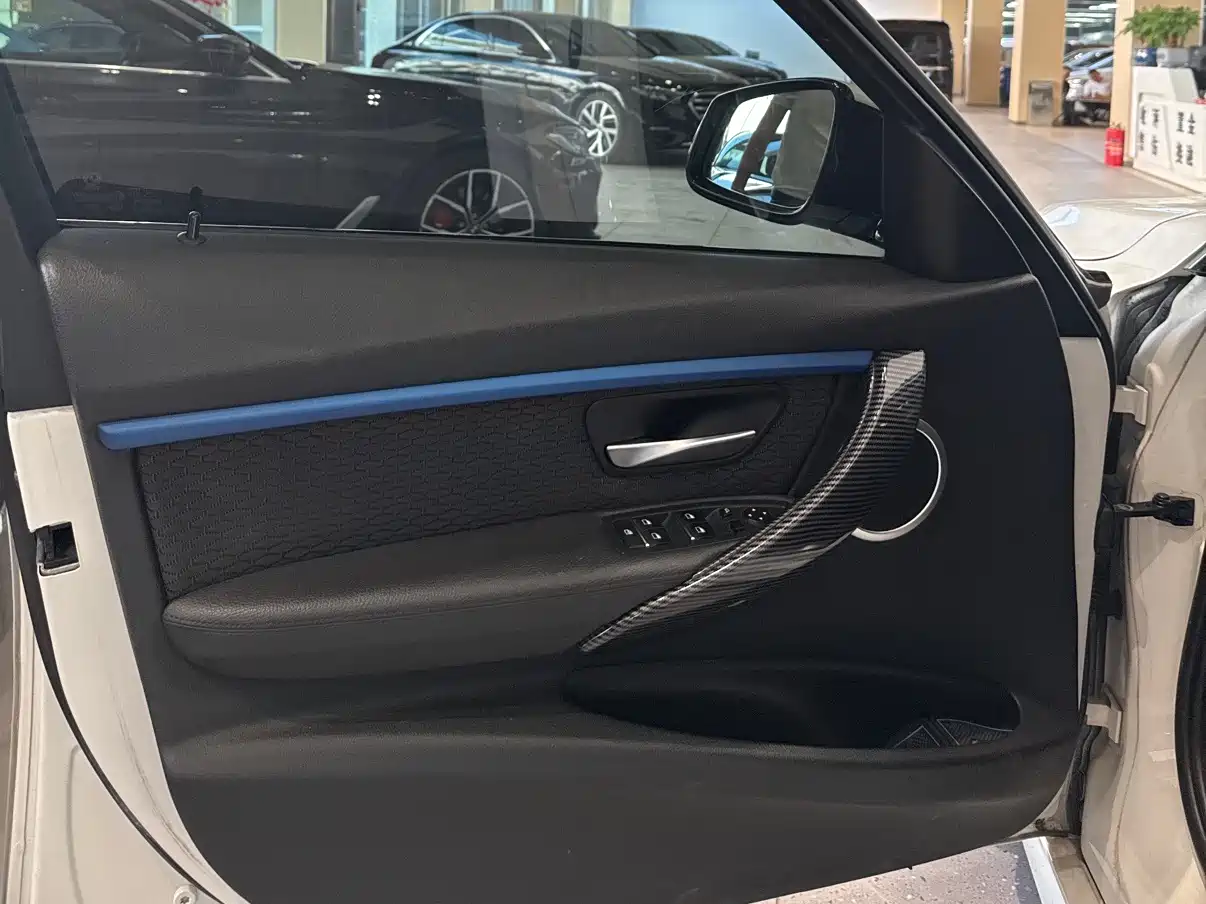 BMW 3 Series 2018 320i M Sport Package фото 9