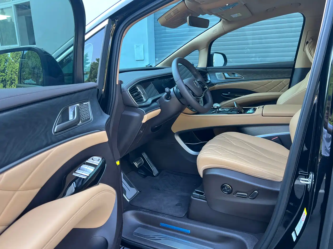 Denza D9 2025 DM-i Smart Driving Edition 1020 AWD Flagship фото 12