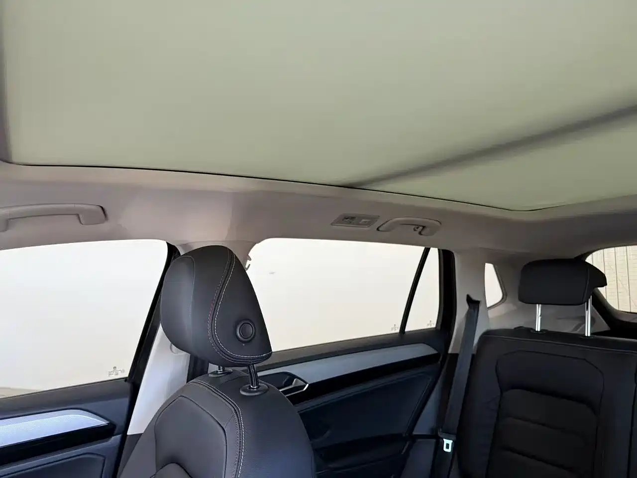 Volkswagen Tayron 2022 280TSI 2WD Luxury Smart Connect Edition фото 12