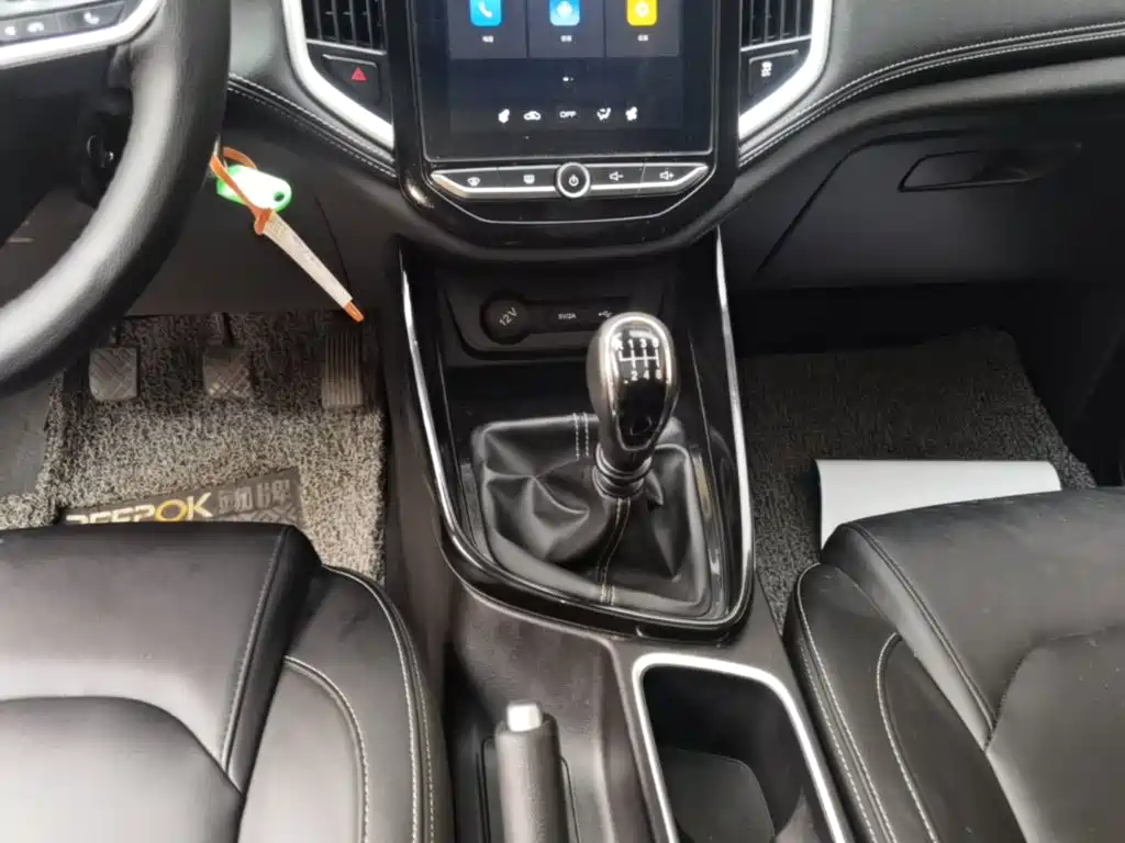 Baojun 530 2021 2021 Global Vehicle Anniversary Edition 1.5T Manual Premium 7-seater