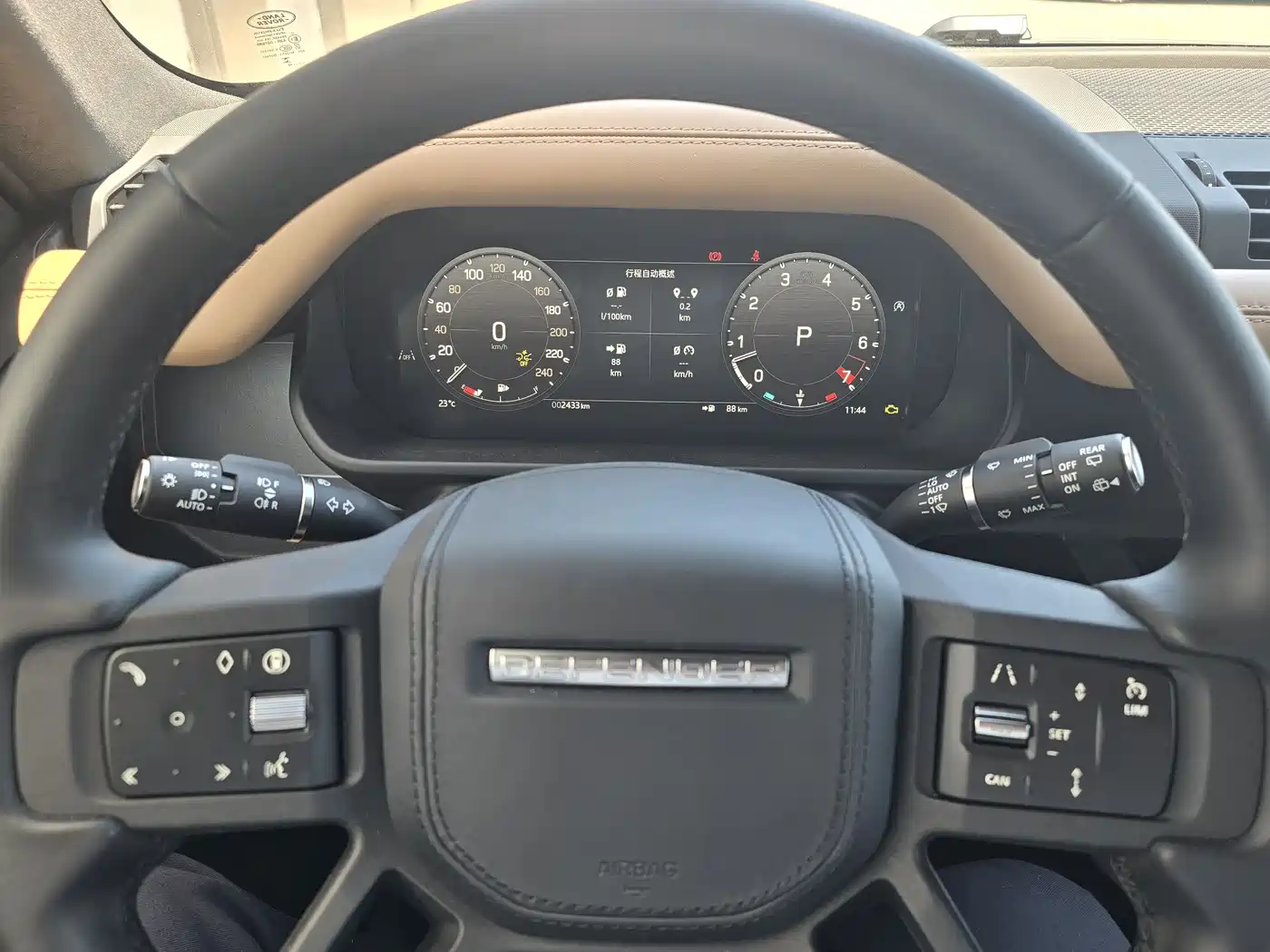 Land Rover Defender 2025 110 3.0T P400 -Dynamic HSE фото 9