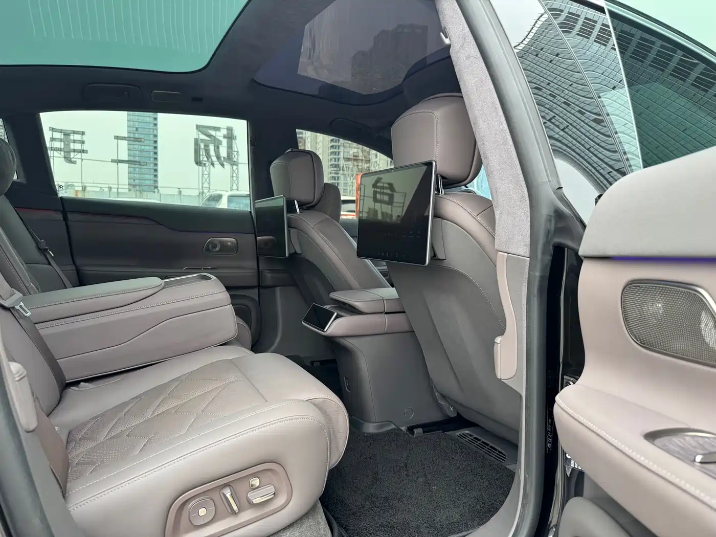 NIO ET7 2024 100kWh Executive Signature Edition фото 14
