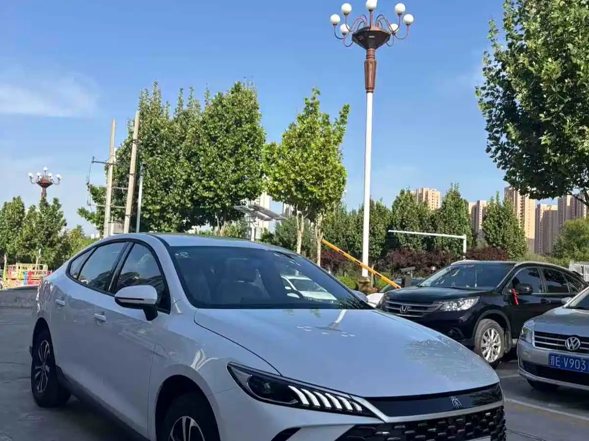 BYD Qin PLUS 2026 DM-i Smart Edition 128KM Progressive фото 3