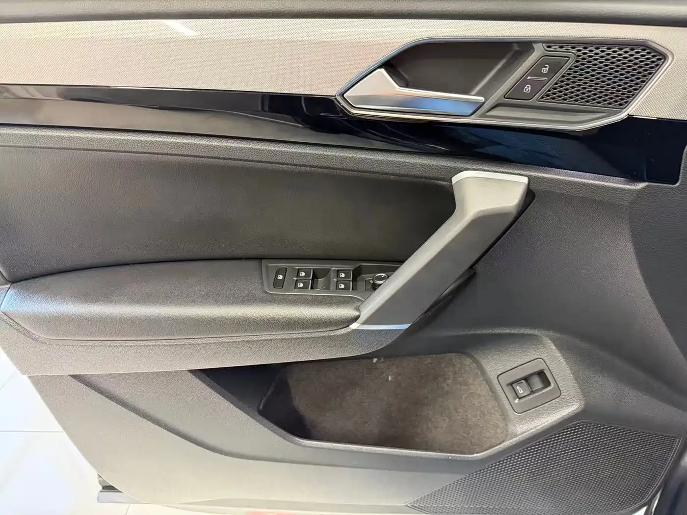 Volkswagen Tayron 2022 280TSI 2WD Luxury Smart Connect Edition фото 5