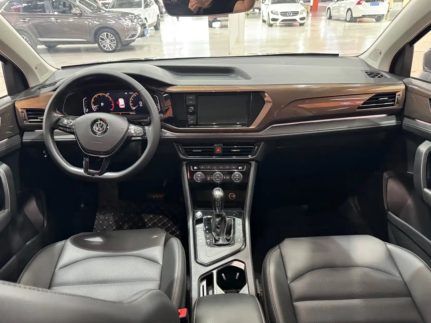 Volkswagen Tharu 2019 280TSI 2WD Flagship Edition China V фото 7
