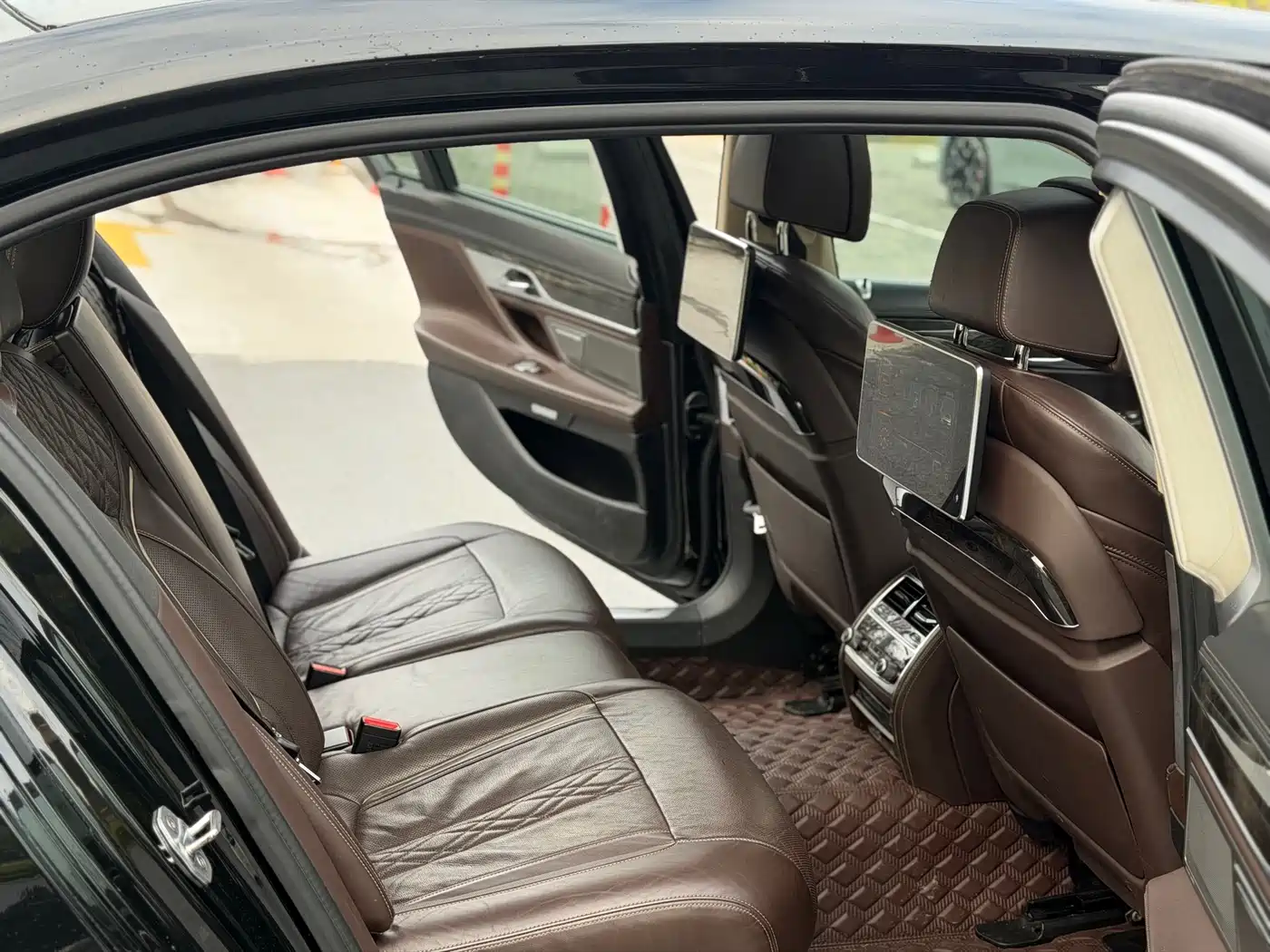 BMW 7 Series 2016 730Li Luxury фото 12