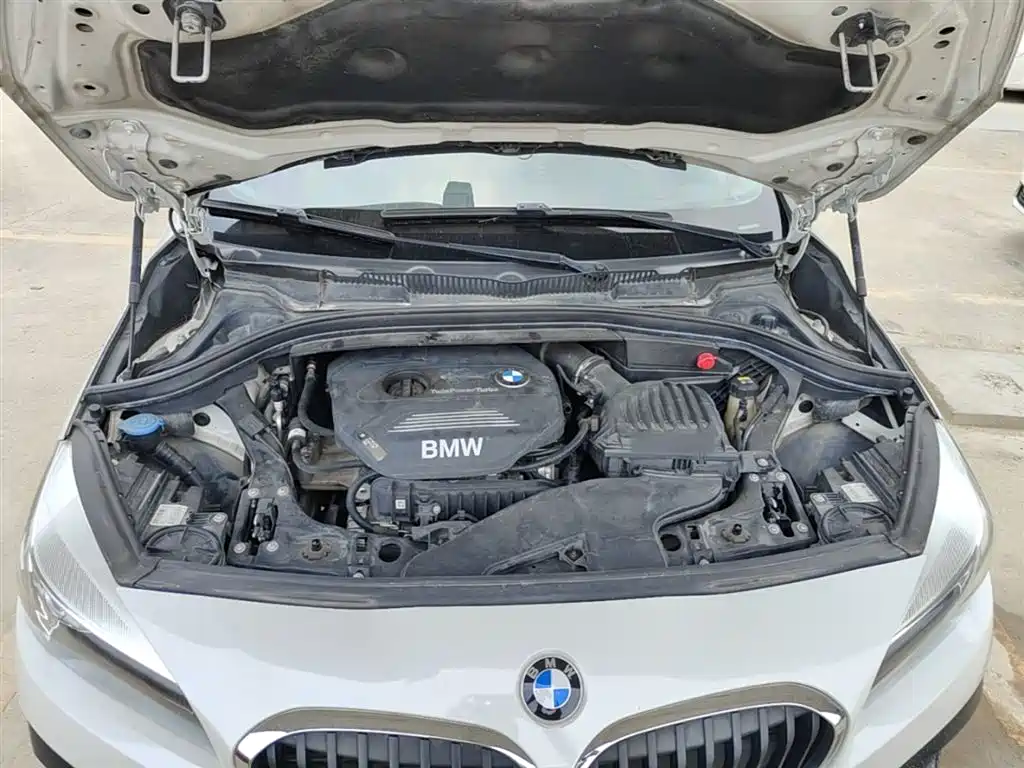 BMW 2 Series Touring 2018 218i Sport Line фото 20