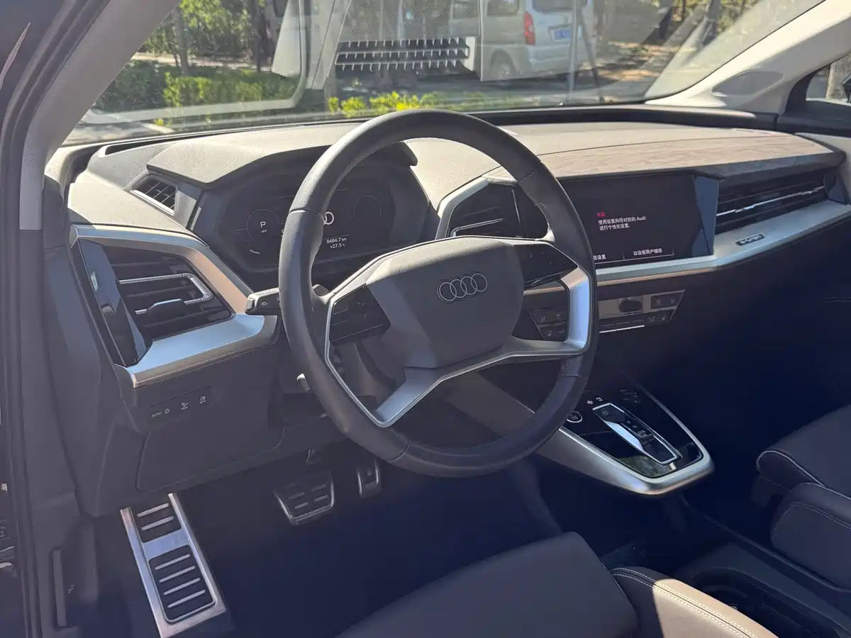Фото 8 - Audi Q5 e-tron