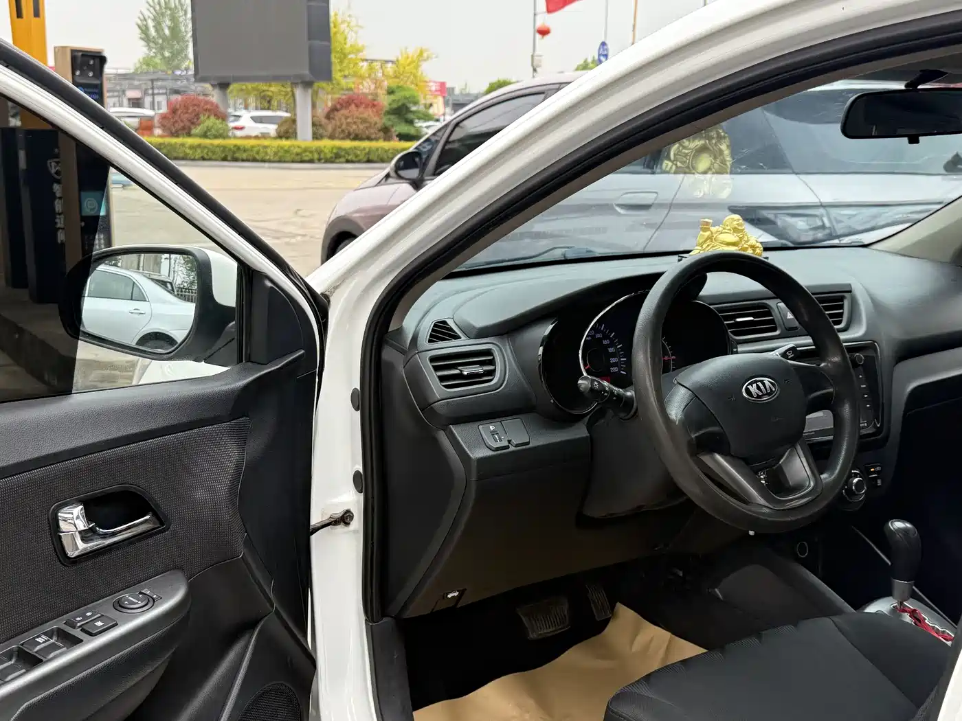 Kia K2 2012 Sedan 1.4L AT GLS Commemorative Edition фото 7