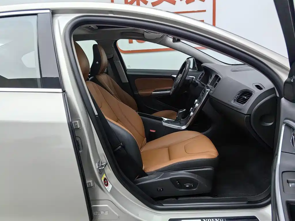 Фото 23 - Volvo S60