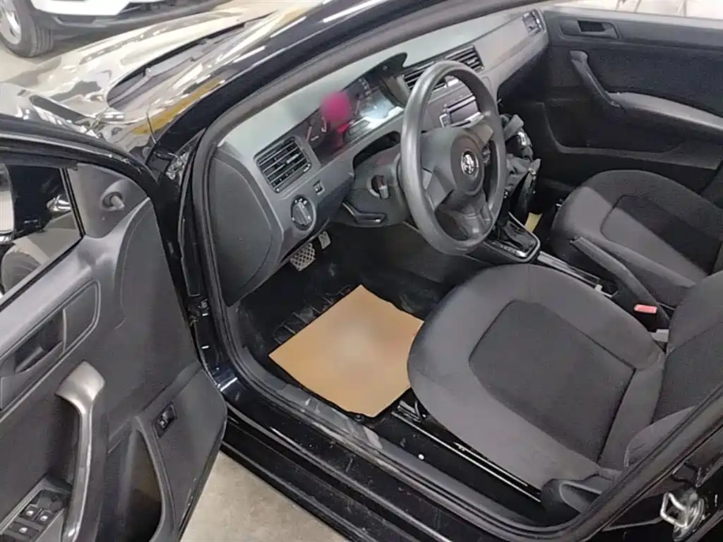 Volkswagen Santana 2015 1.6L Automatic Trend Edition фото 16