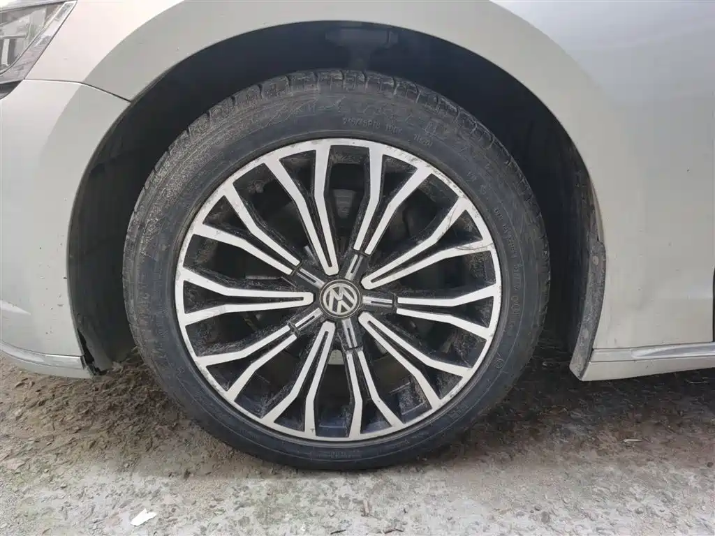 Volkswagen Phideon 2018 Facelift 380TSI FWD Business фото 5