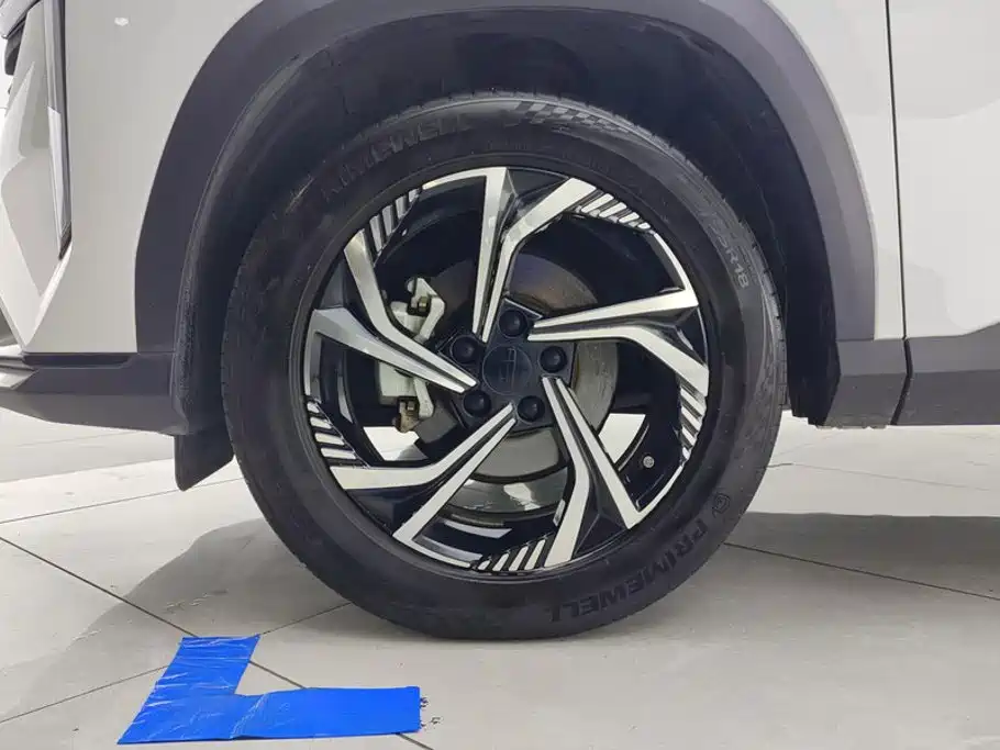 Фото 6 - Geely Atlas