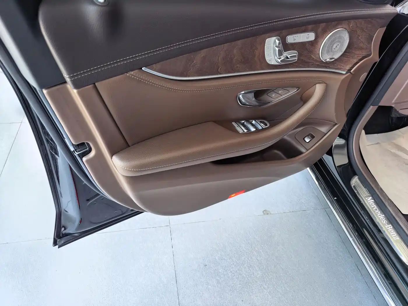 Mercedes-Benz E-Class 2021 E 300 L Luxury фото 7