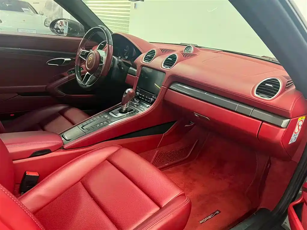 Porsche 718 2018 Cayman 2.0T фото 9